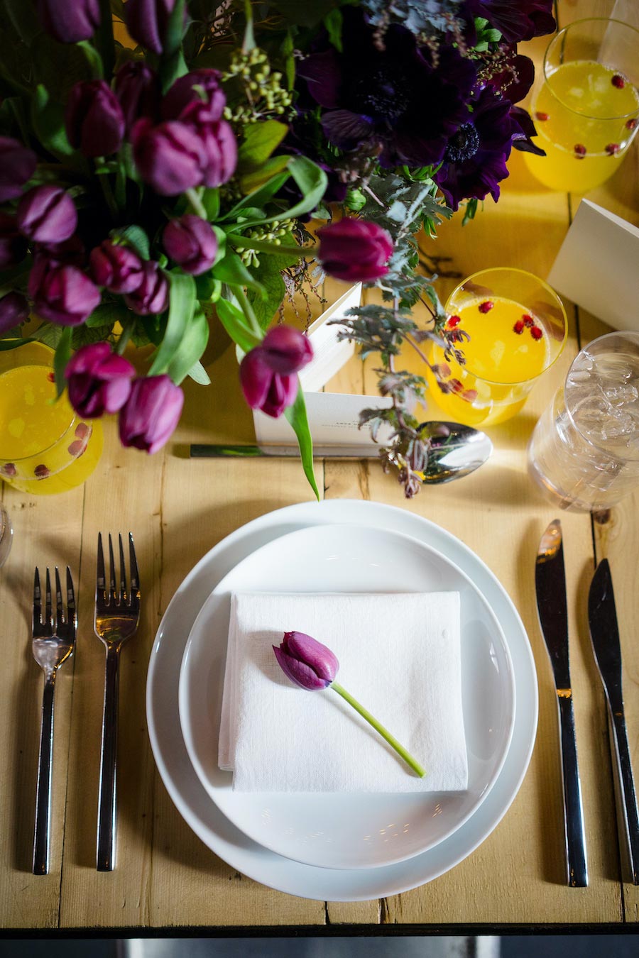 Bonbite catering 2018 Love Union event close up of guest table seating with specialty cocktail